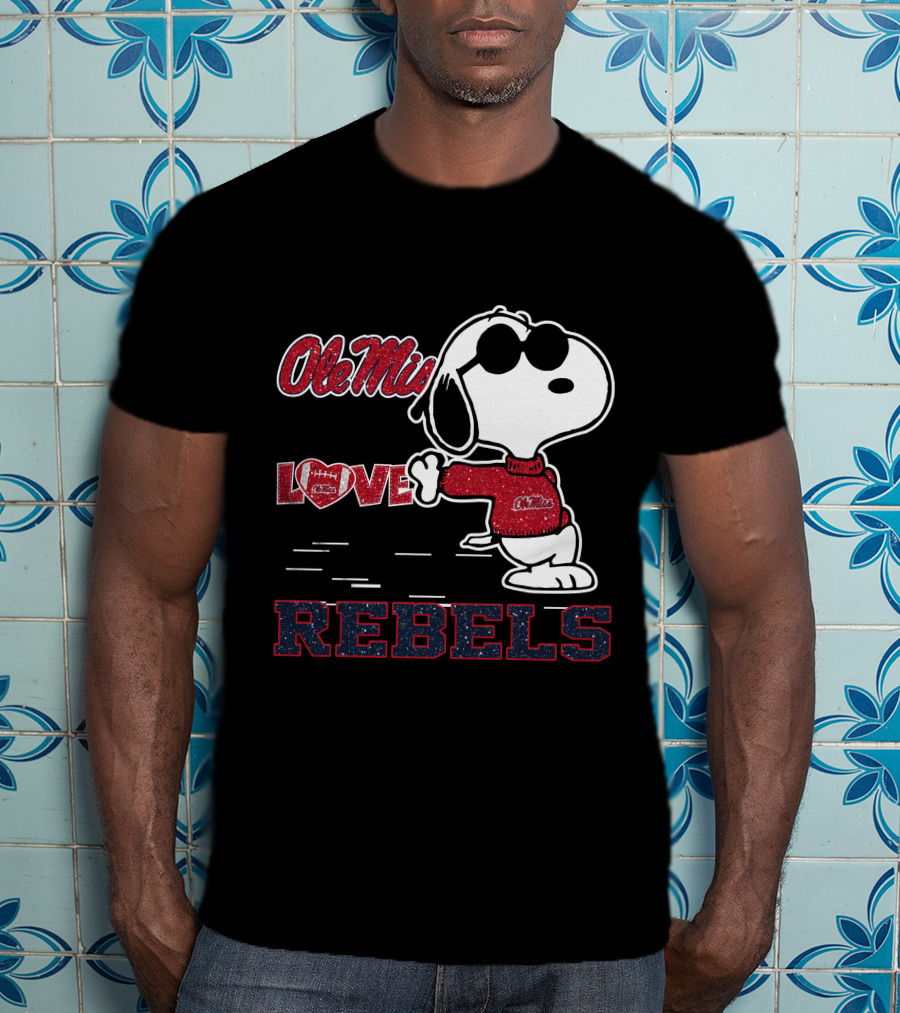 Snoopy Ole Miss Rebels Love Football T-Shirt