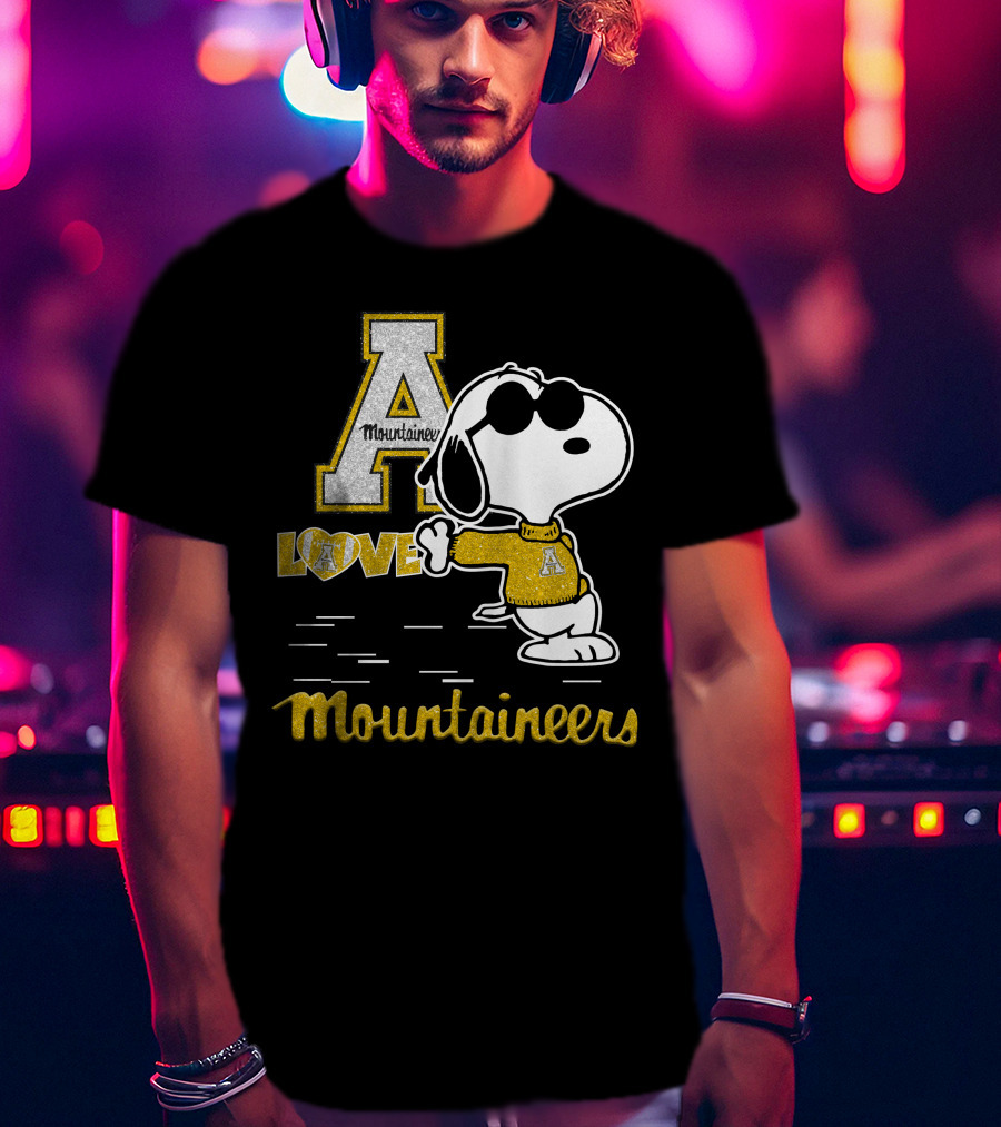 Snoopy A Mountaineers Love Appalachian State Mountaineers T-Shirt