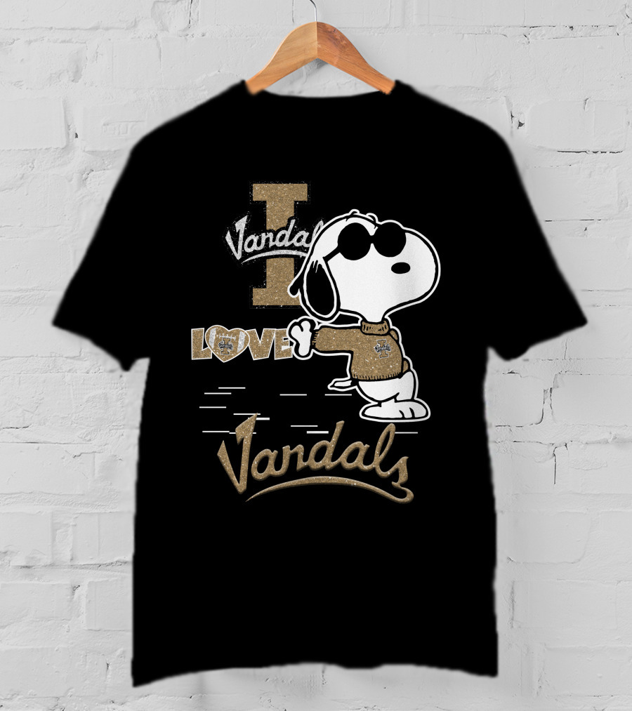 Snoopy Vandals Love Idaho Vandals T-Shirt