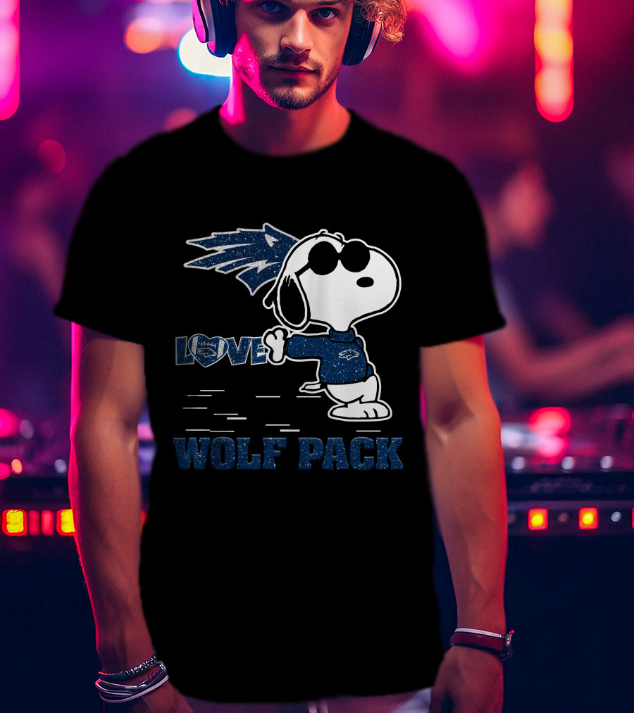 Snoopy Love Nevada Wolf Pack Football T-Shirt