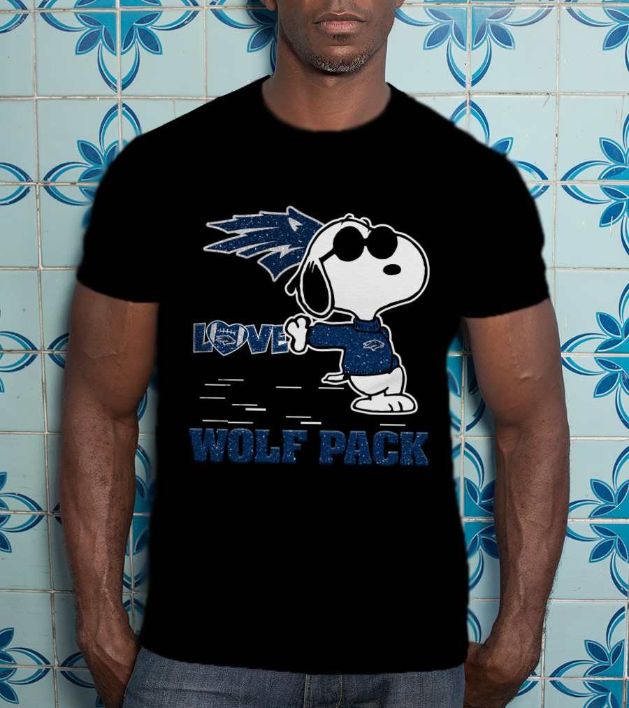 Snoopy Love Nevada Wolf Pack Football T-Shirt