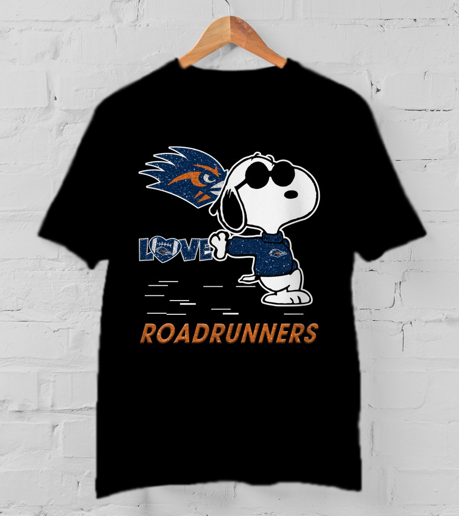 Snoopy Love UTSA Roadrunners Football Fanatic T-Shirt