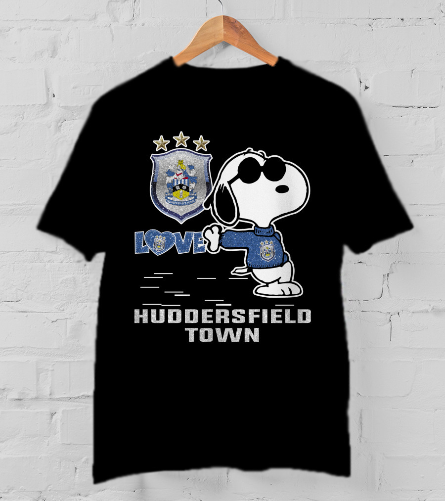 Snoopy Love Huddersfield Town Crest With Stars T-Shirt