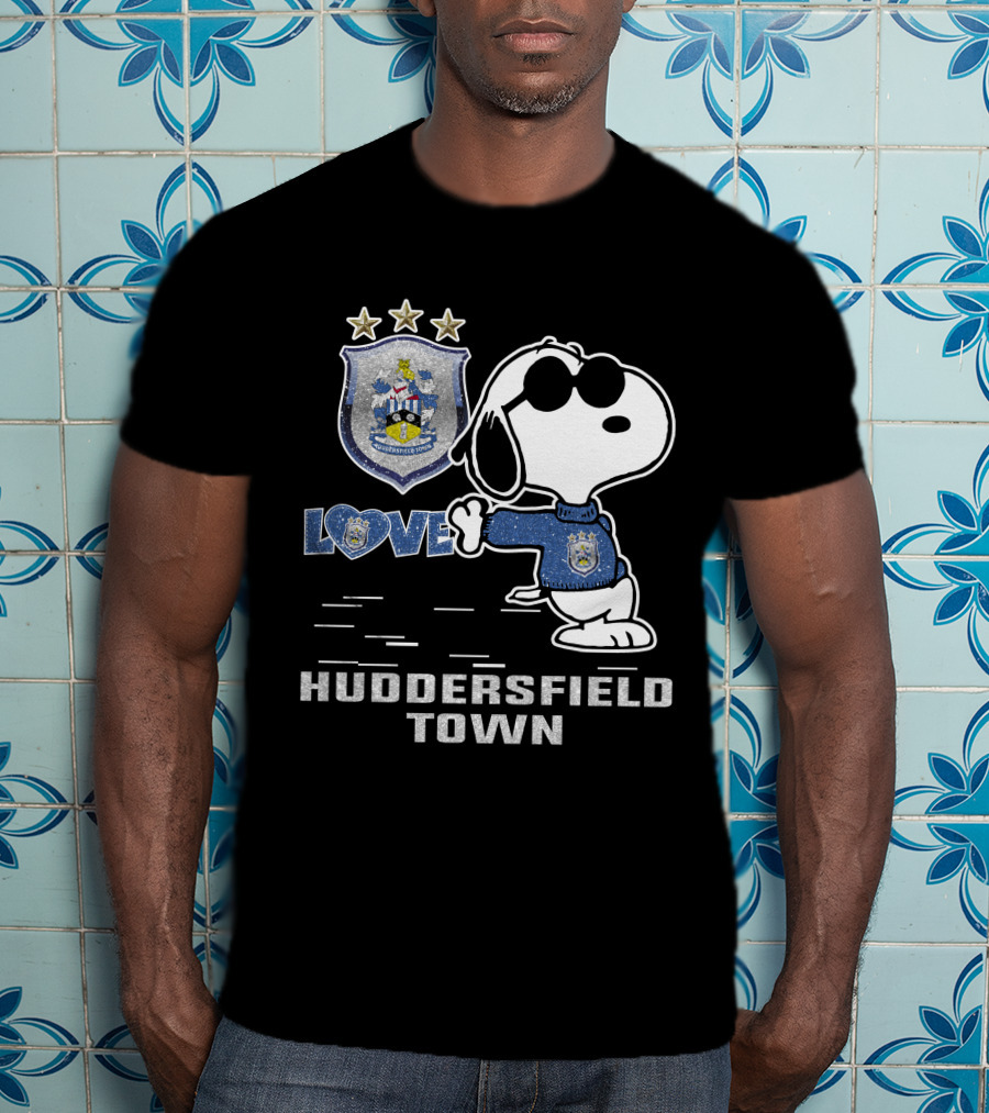 Snoopy Love Huddersfield Town Crest With Stars T-Shirt
