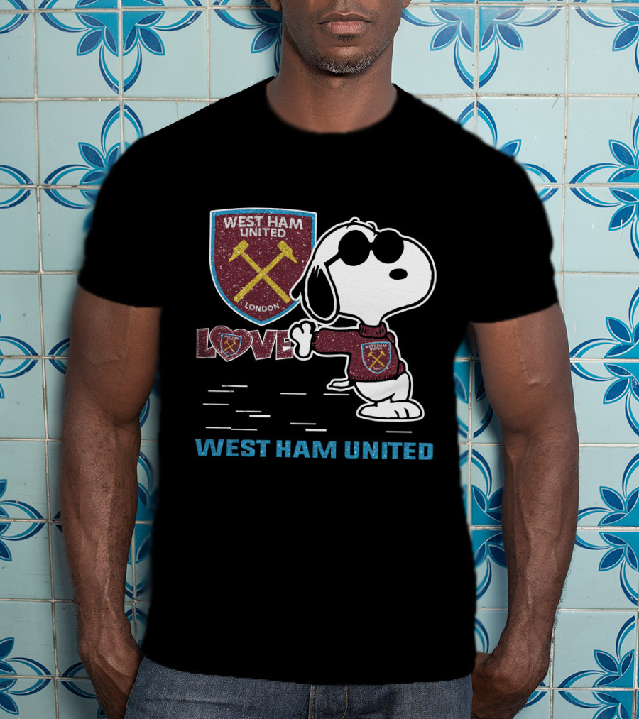 Snoopy Love West Ham United London T-Shirt