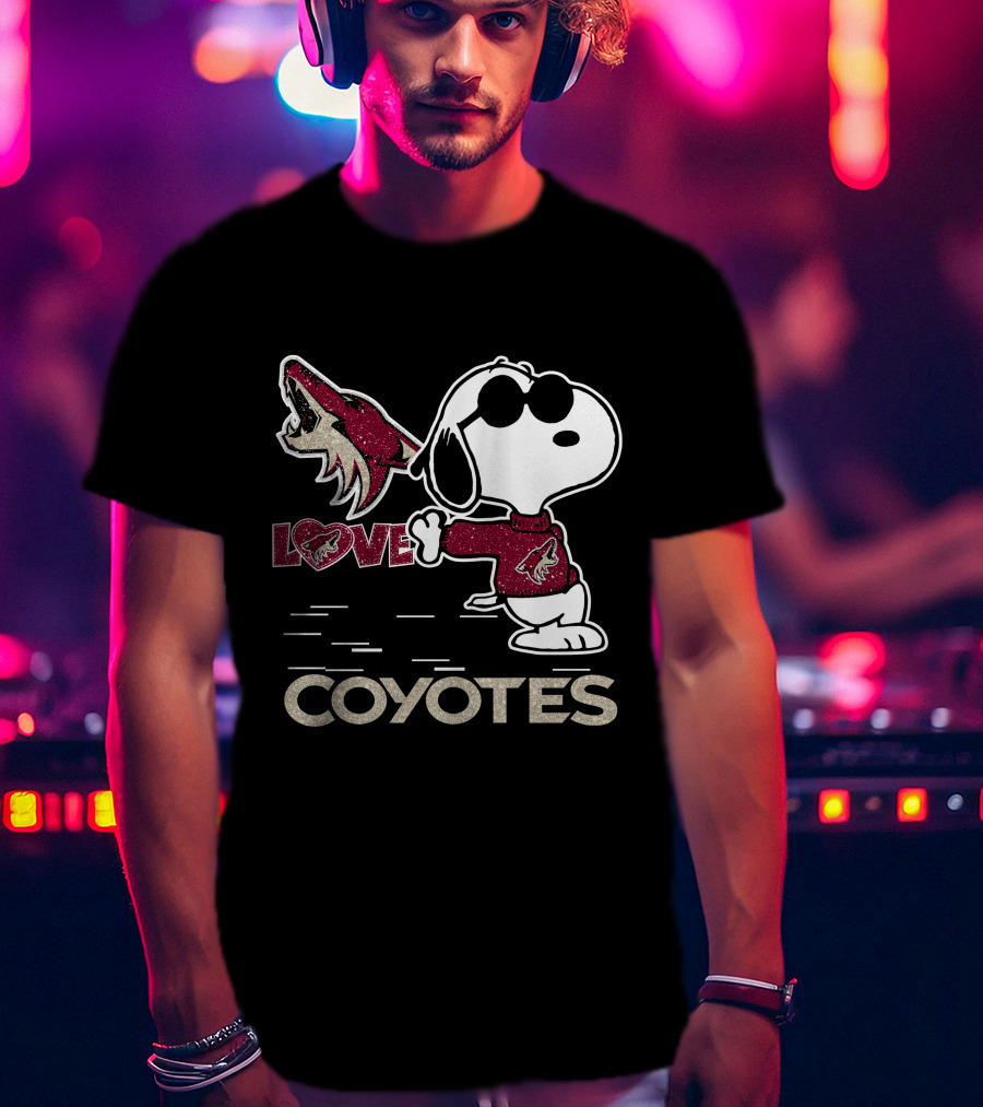 Snoopy Love Arizona Coyotes Hockey T-Shirt