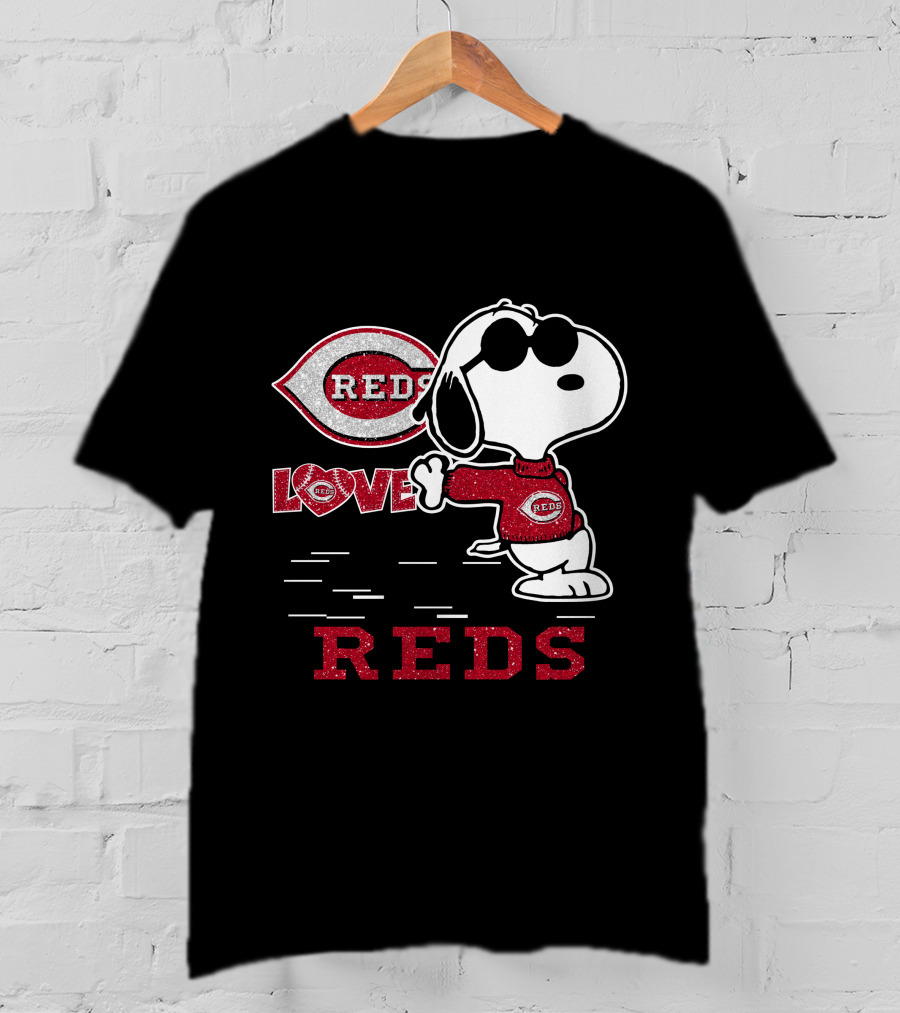 Snoopy Love Cincinnati Reds Peanuts Baseball Fan T-Shirt