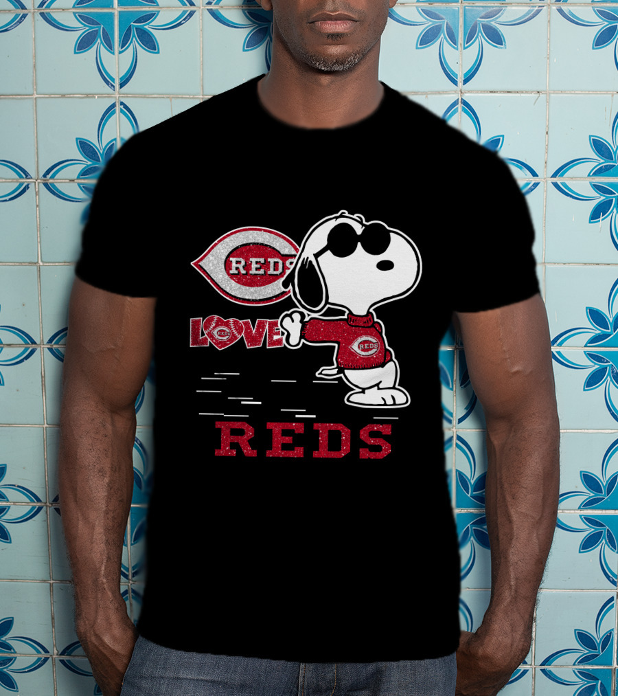 Snoopy Love Cincinnati Reds Peanuts Baseball Fan T-Shirt
