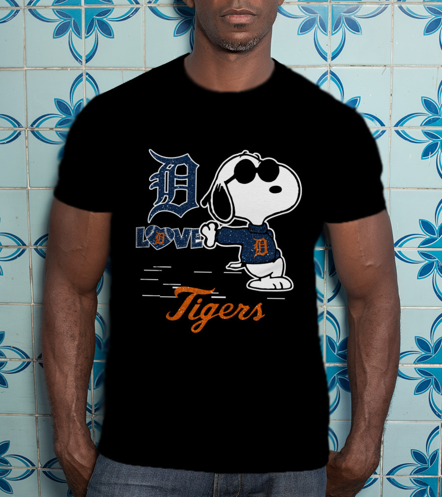 Snoopy Love Detroit Tigers T-Shirt