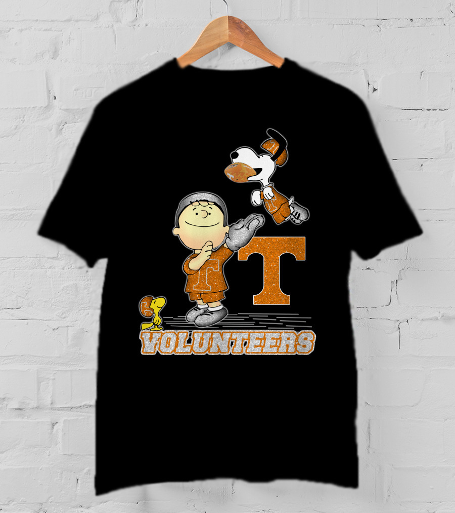 Snoopy Football Love Tennessee Volunteers Peanuts Characters T-Shirt