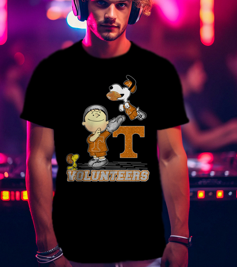 Snoopy Football Love Tennessee Volunteers Peanuts Characters T-Shirt
