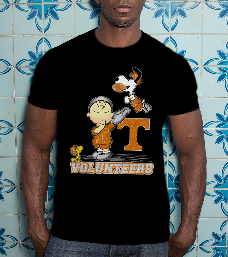 Snoopy Football Love Tennessee Volunteers Peanuts Characters T-Shirt