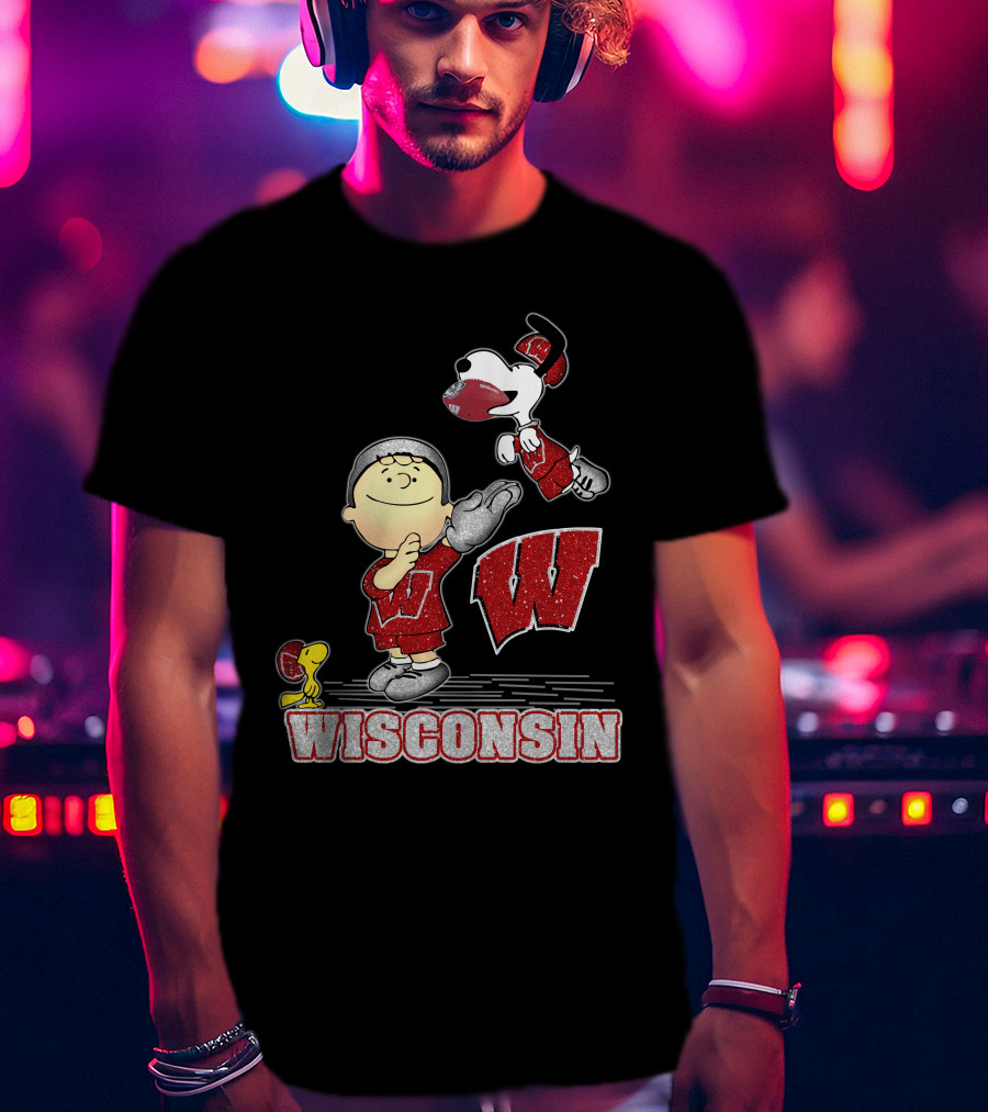 Snoopy Wisconsin Badgers Charlie Brown Woodstock Football T-Shirt