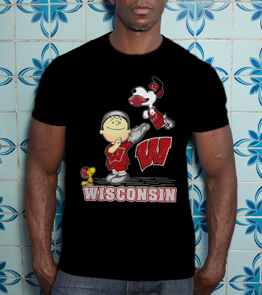 Snoopy Wisconsin Badgers Charlie Brown Woodstock Football T-Shirt