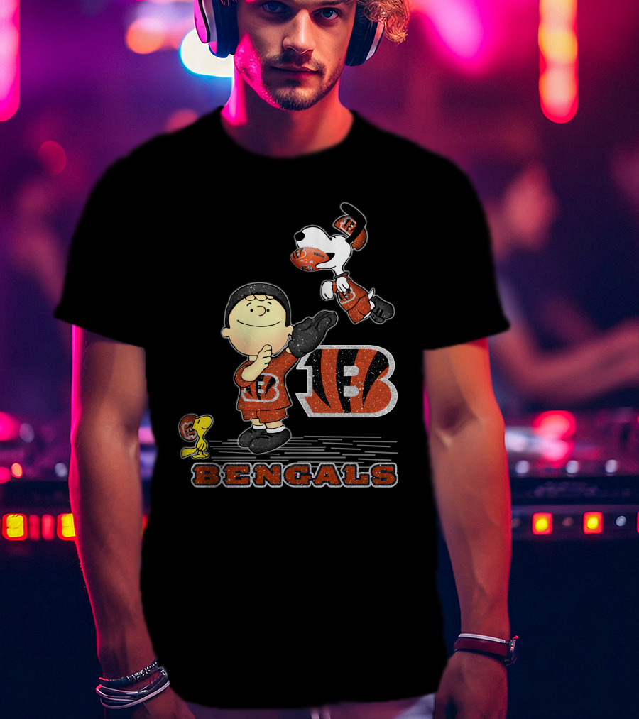 Snoopy And Charlie Football Cincinnati Bengals T-Shirt