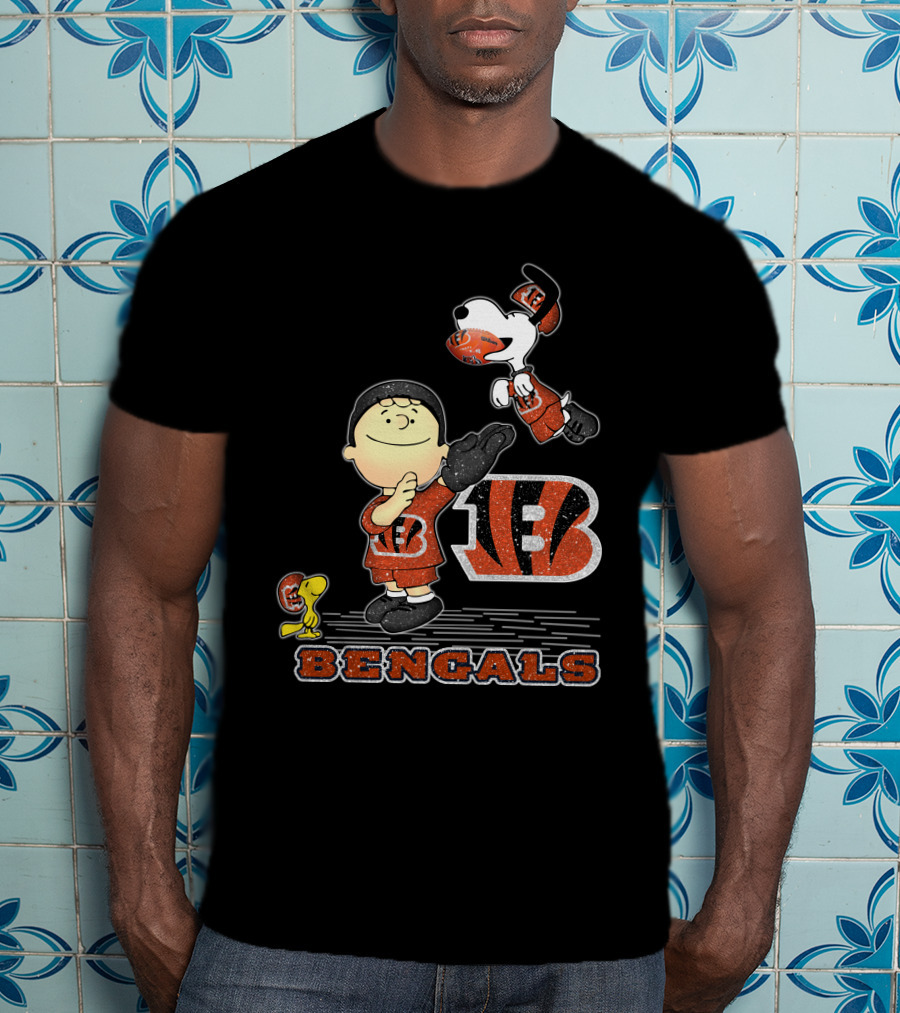 Snoopy And Charlie Football Cincinnati Bengals T-Shirt