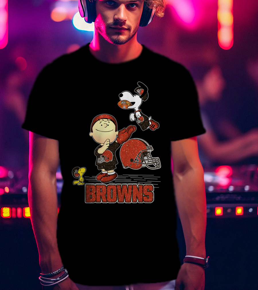 Snoopy And Friends Cleveland Browns Football Fun T-Shirt