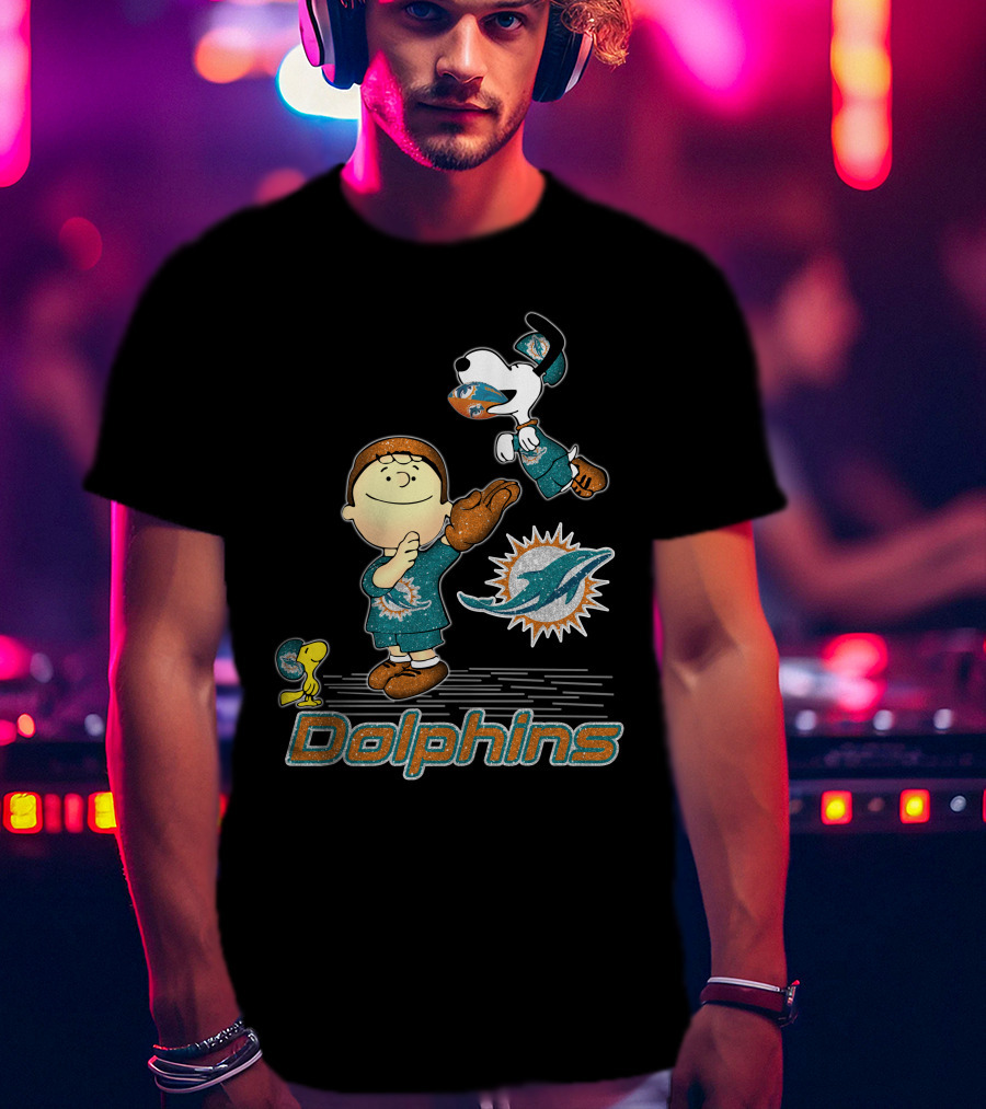 Snoopy And Woodstock Love Miami Dolphins Football T-Shirt