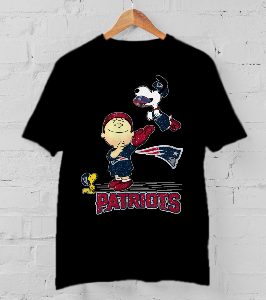 Snoopy Patriots Football New England Peanuts Characters T-Shirt