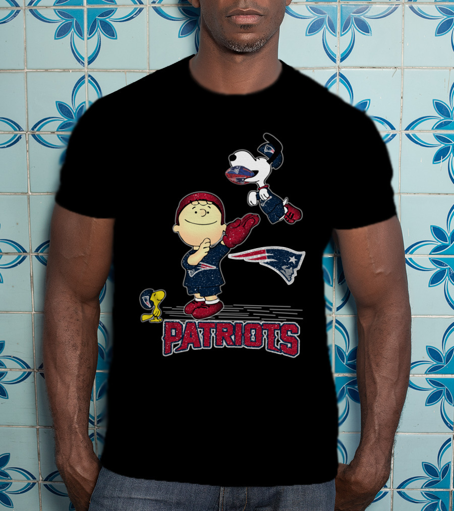 Snoopy Patriots Football New England Peanuts Characters T-Shirt