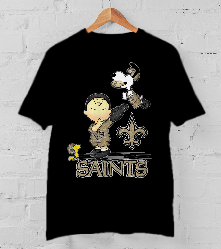 Snoopy Woodstock And Charlie Brown Love New Orleans Saints Fleur De Lis T-Shirt