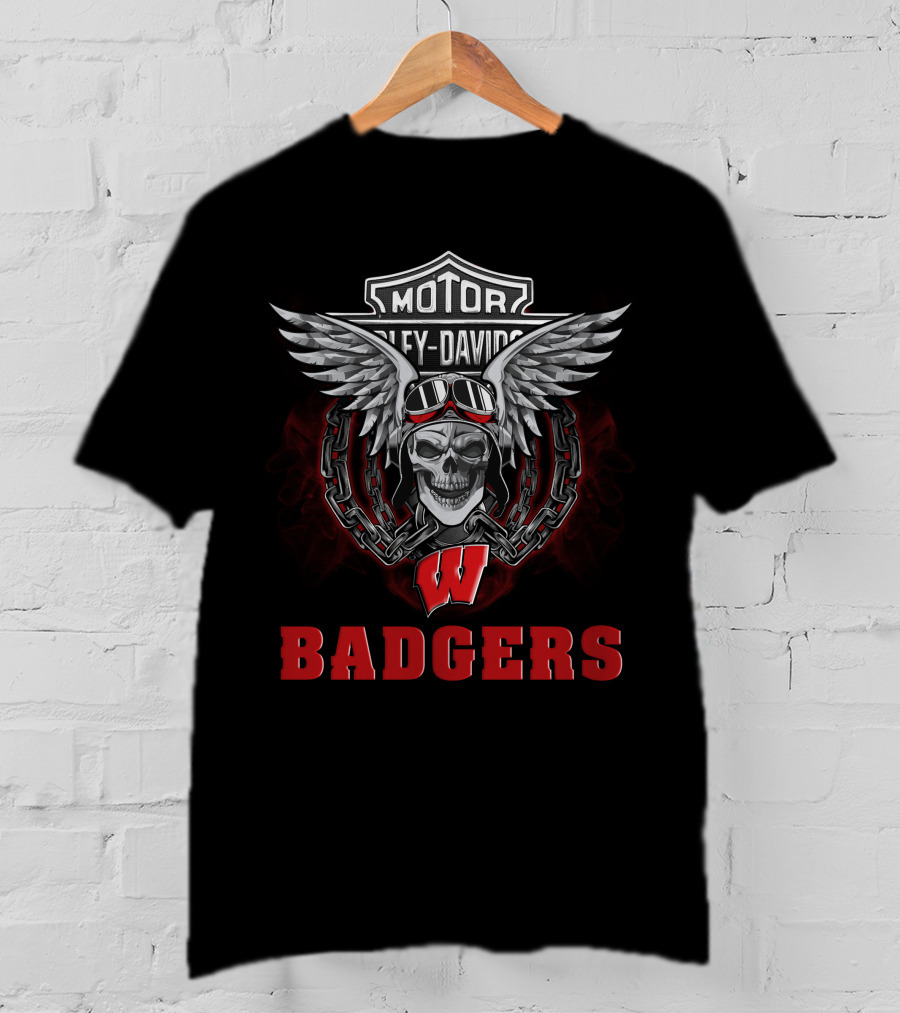 Wings Skull Chain Wisconsin Badgers Motorcycle Enthusiast NCAA Football Fans T-Shirt