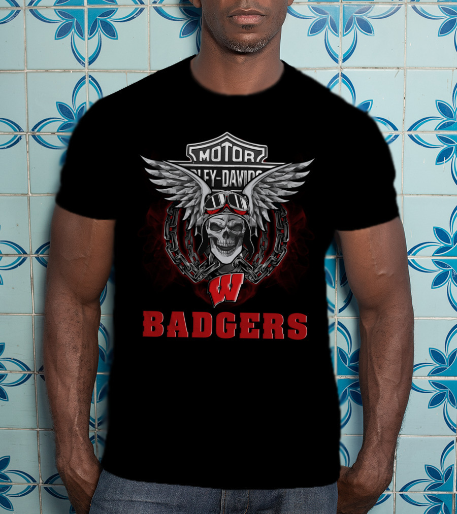 Wings Skull Chain Wisconsin Badgers Motorcycle Enthusiast NCAA Football Fans T-Shirt