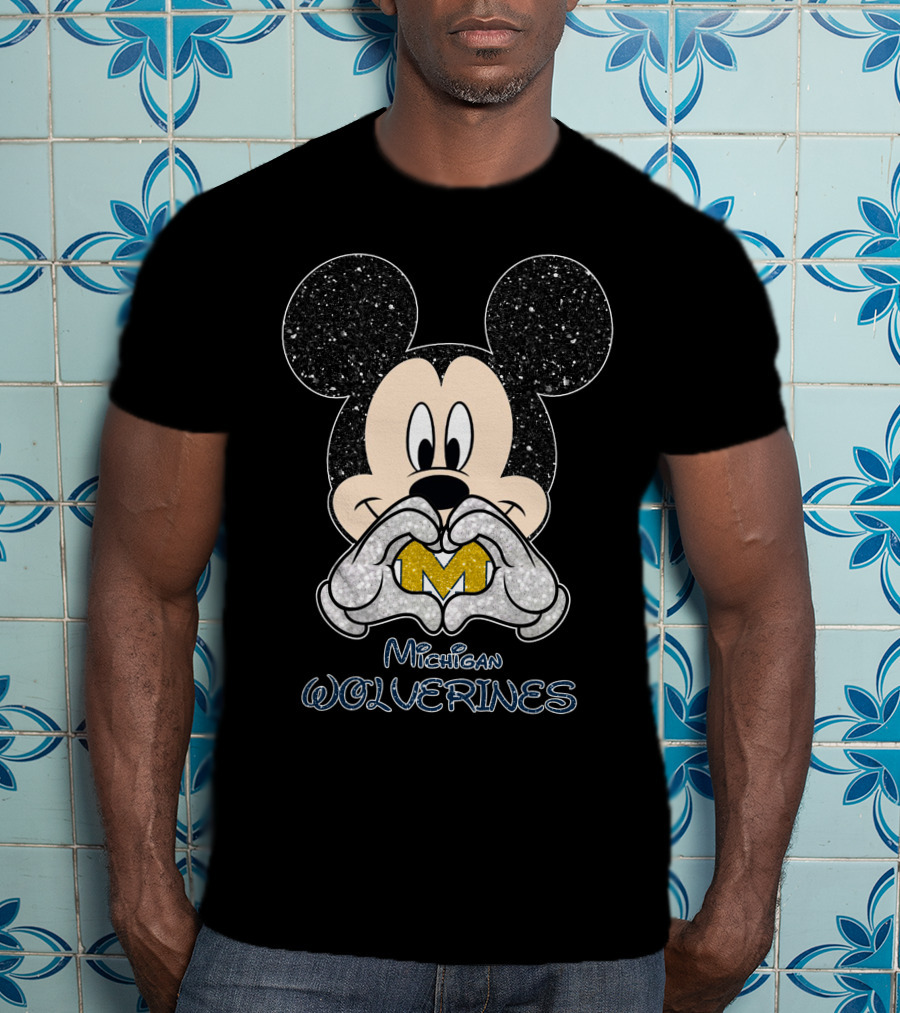 Mickey Mouse Heart Hands Michigan Wolverines M T-Shirt