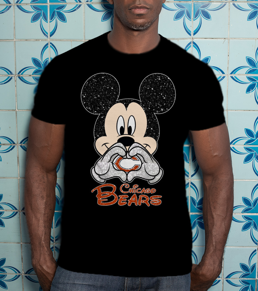 Mickey Mouse Heart Hands Chicago Bears T-Shirt