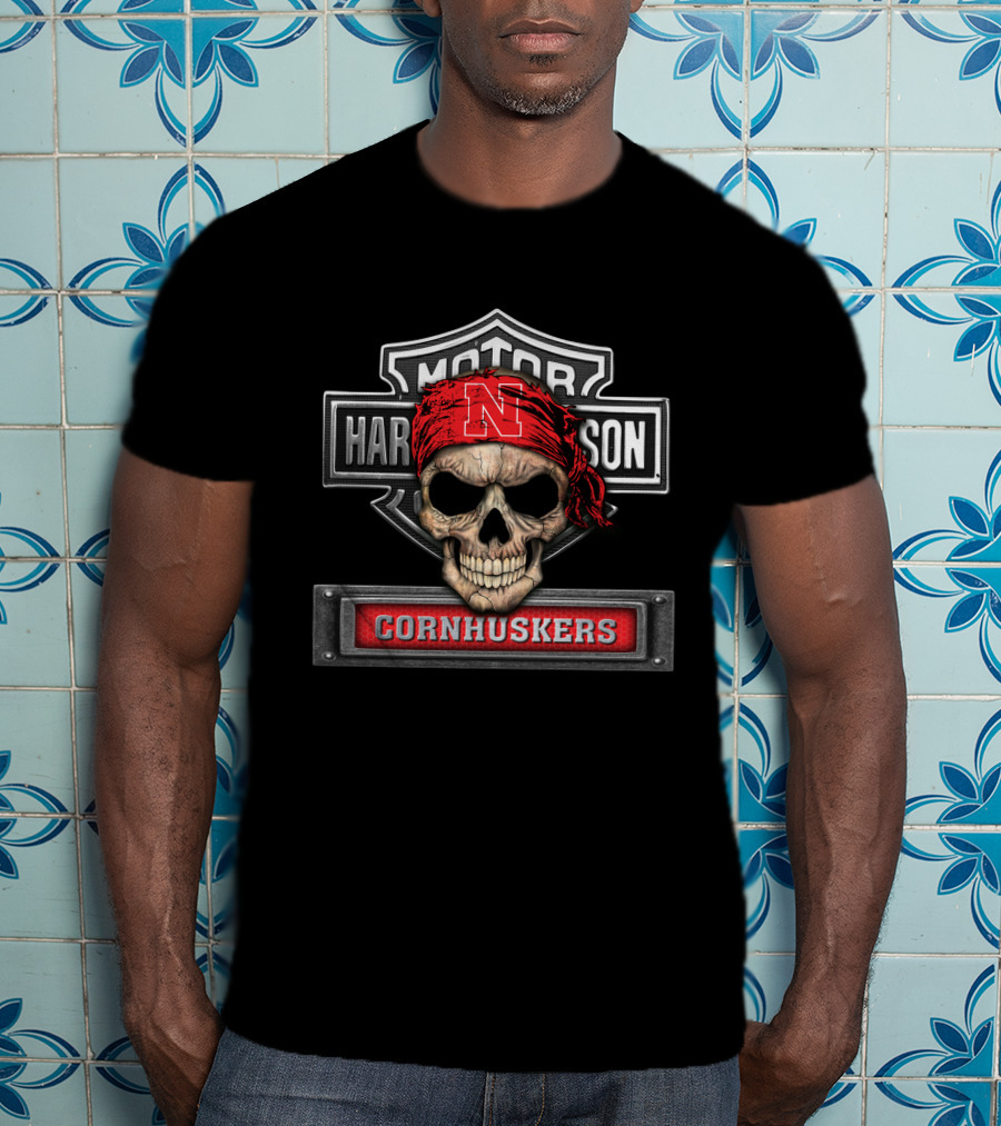 Motor Harley Davidson Cornhuskers Nebraska N Skull Bandana T-Shirt