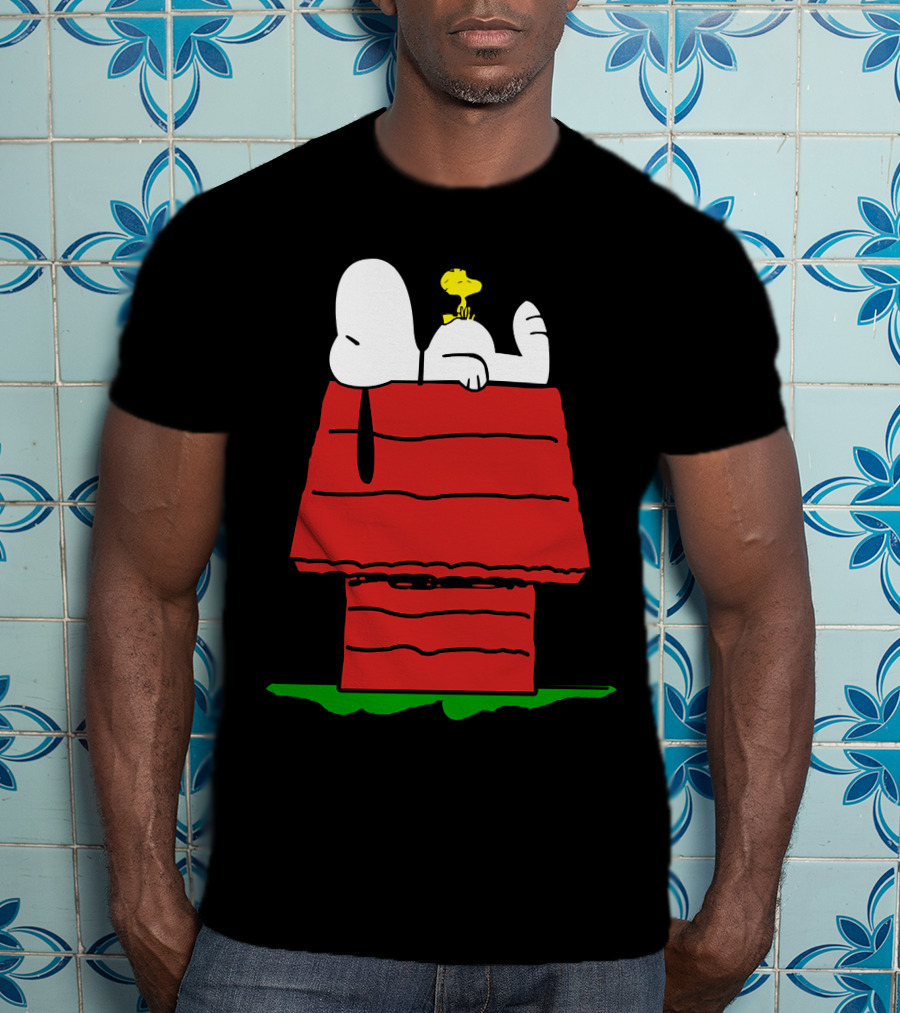 Snoopy And Woodstock Relaxing On Doghouse Roof T-Shirt