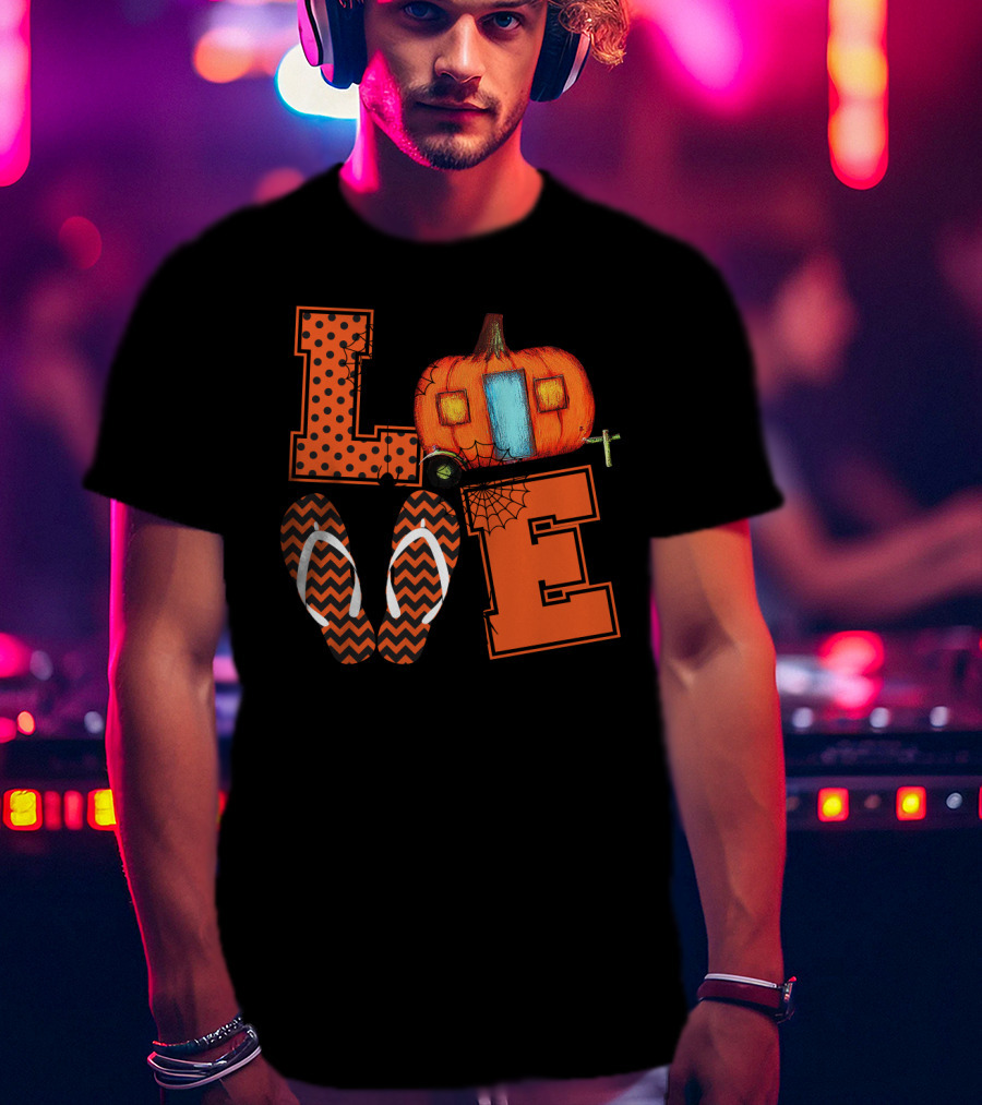 Love Halloween Camper With Pumpkin And Flip Flop T-Shirt