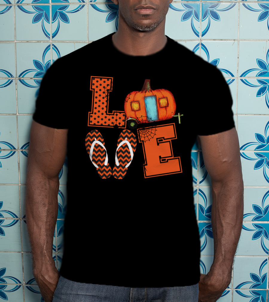 Love Halloween Camper With Pumpkin And Flip Flop T-Shirt