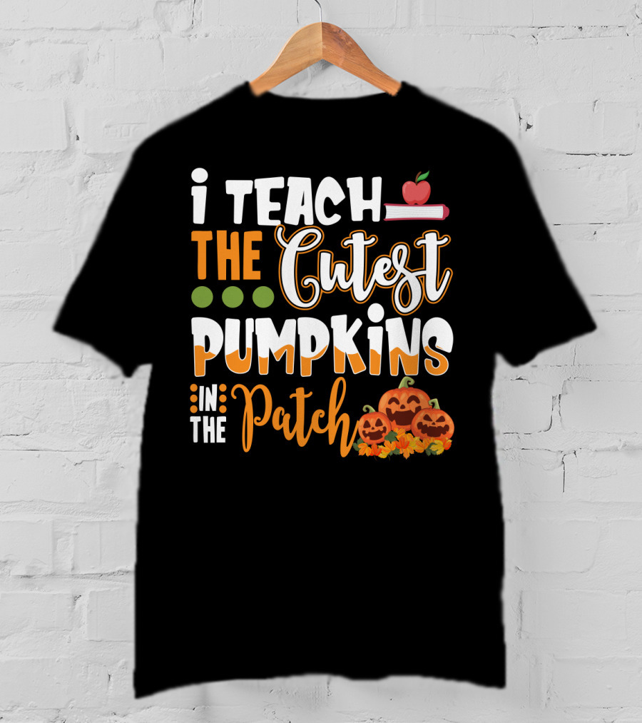 I Teach The Cutest Pumpkins In The Patch Halloween Teacher Text With Apple And Smiling Pumpkins T-Shirt