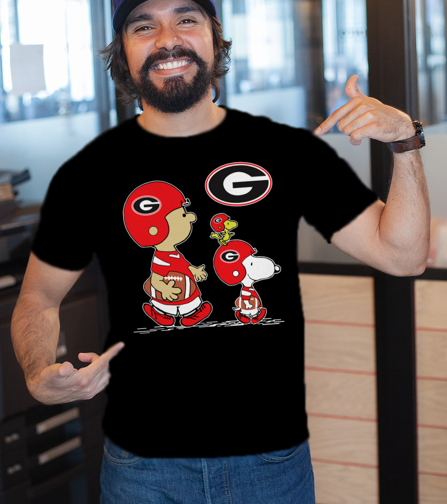 Georgia Bulldogs Football Team Peanuts Characters Wearing Helmets T-Shirt