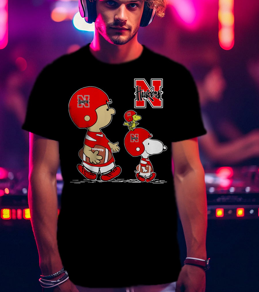 Nebraska Cornhuskers Peanuts Charlie Brown And Snoopy Football Helmets T-Shirt