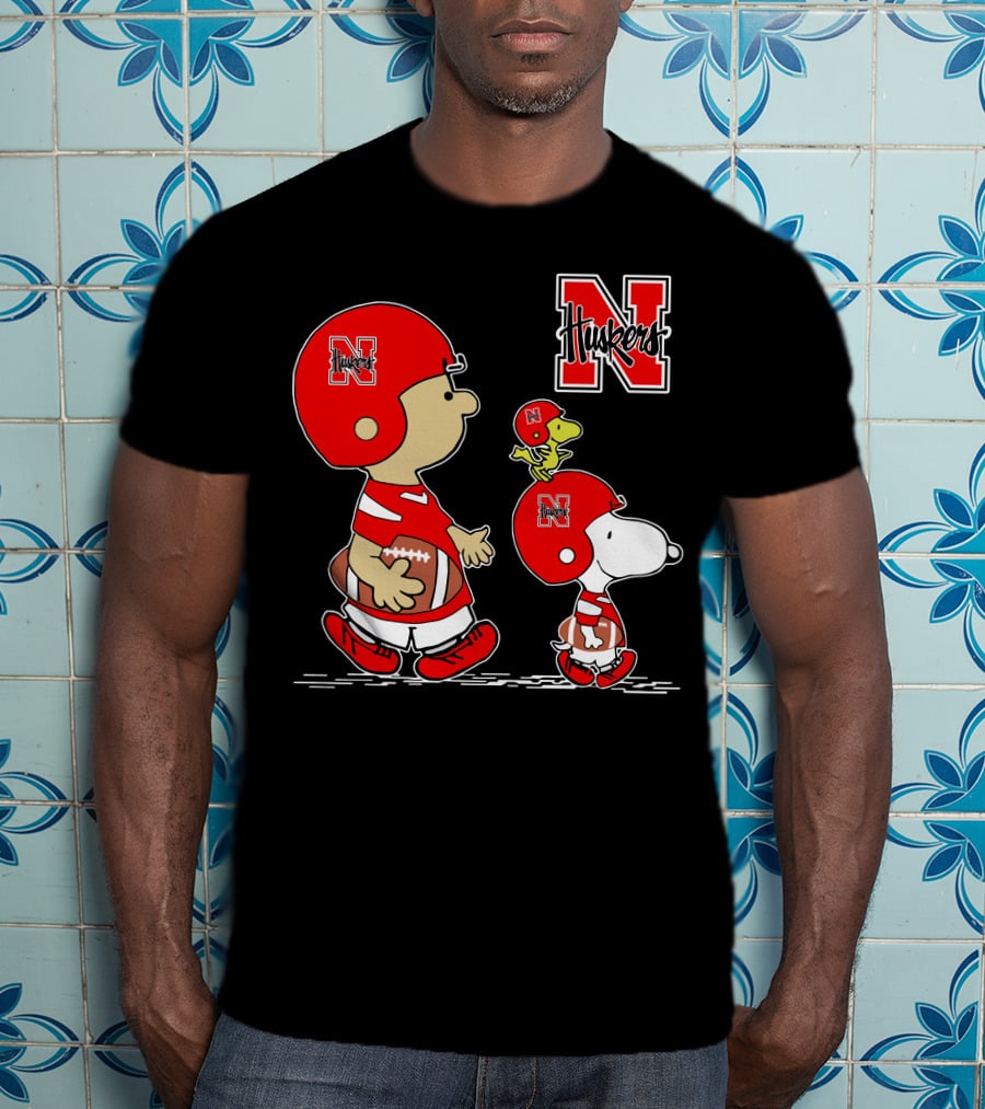 Nebraska Cornhuskers Peanuts Charlie Brown And Snoopy Football Helmets T-Shirt