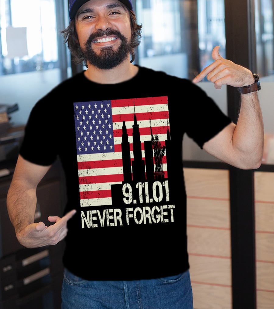 Vintage American Flag 9.11.01 Never Forget Statue Of Liberty And Twin Towers T-Shirt