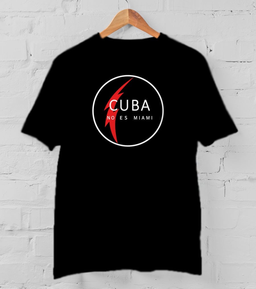 Medea Benjamin Cuba No Es Miami Circle Design Red Lightning T-Shirt