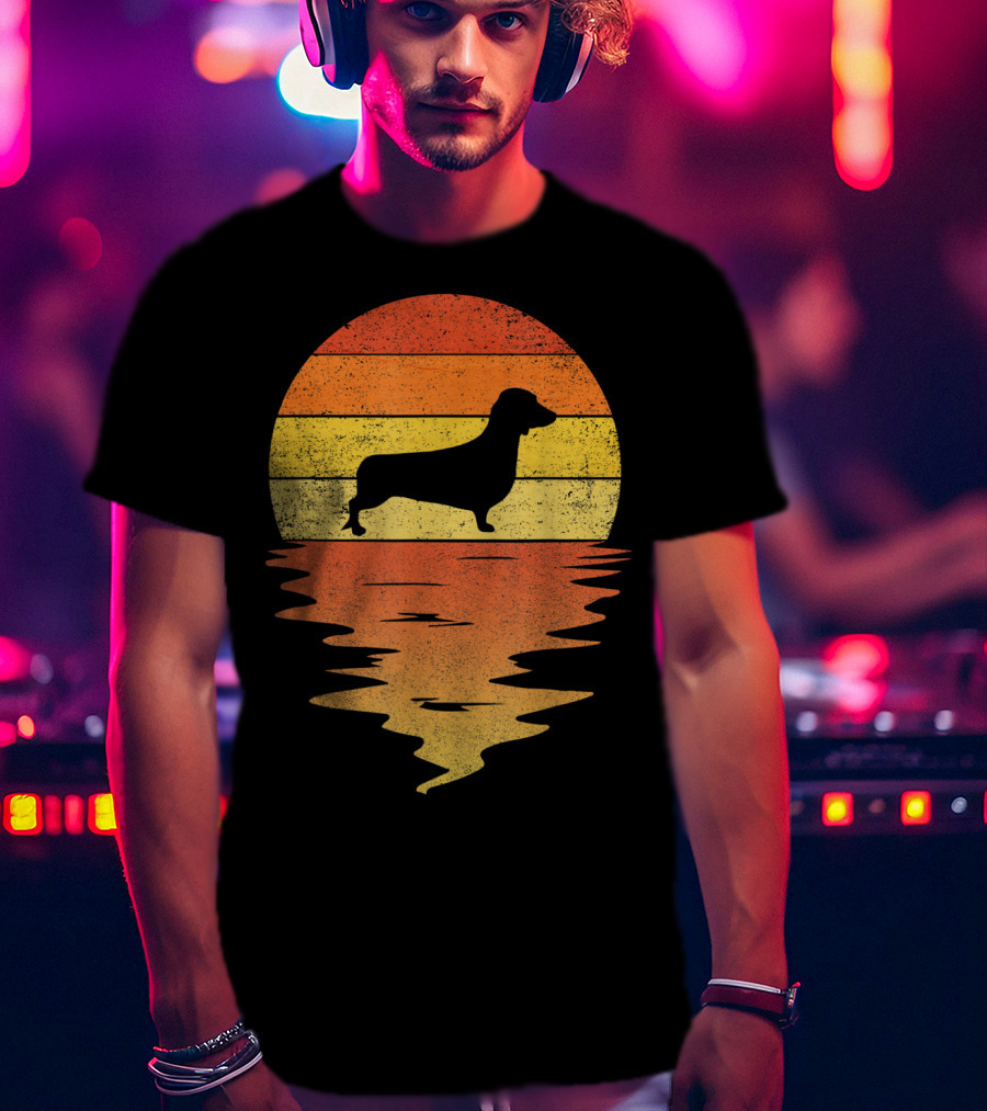 Dachshund Silhouette 70s Vintage Sunset T-Shirt