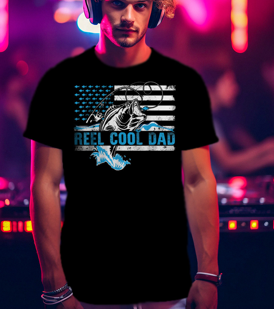 Reel Cool Dad Bass Fishing American Flag T-Shirt