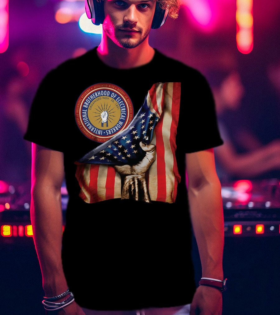 INTERNATIONAL BROTHERHOOD OF ELECTRICAL WORKERS ORGANIZED NOV 28 1891 AMERICAN FLAG HAND FIST STRIPED IBEW NXTM139 T-Shirt