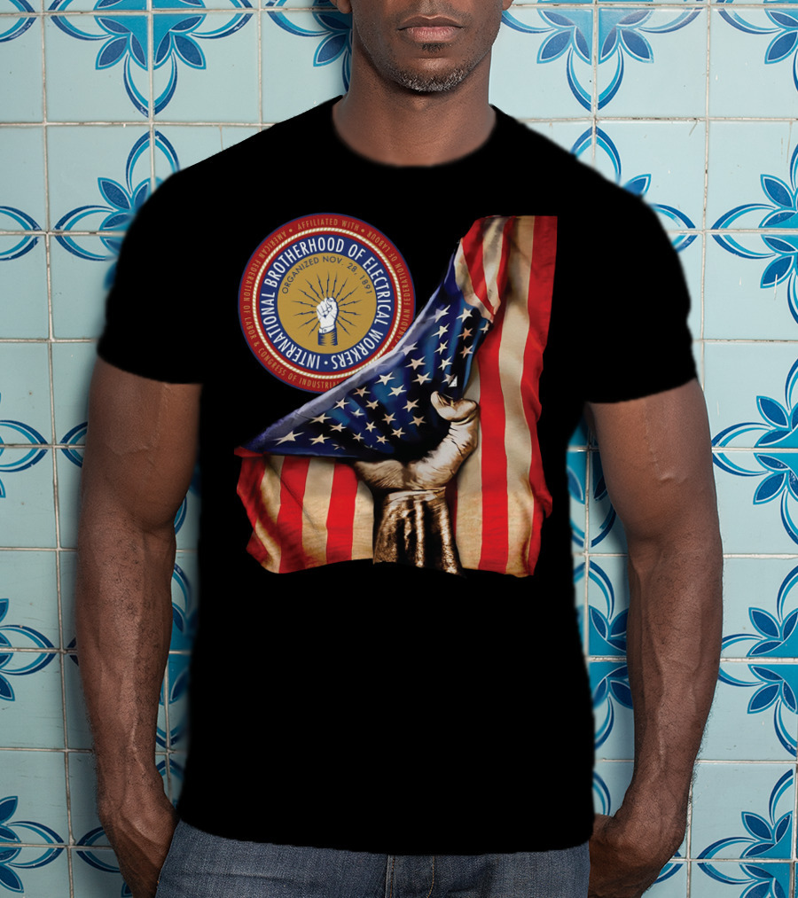 INTERNATIONAL BROTHERHOOD OF ELECTRICAL WORKERS ORGANIZED NOV 28 1891 AMERICAN FLAG HAND FIST STRIPED IBEW NXTM139 T-Shirt