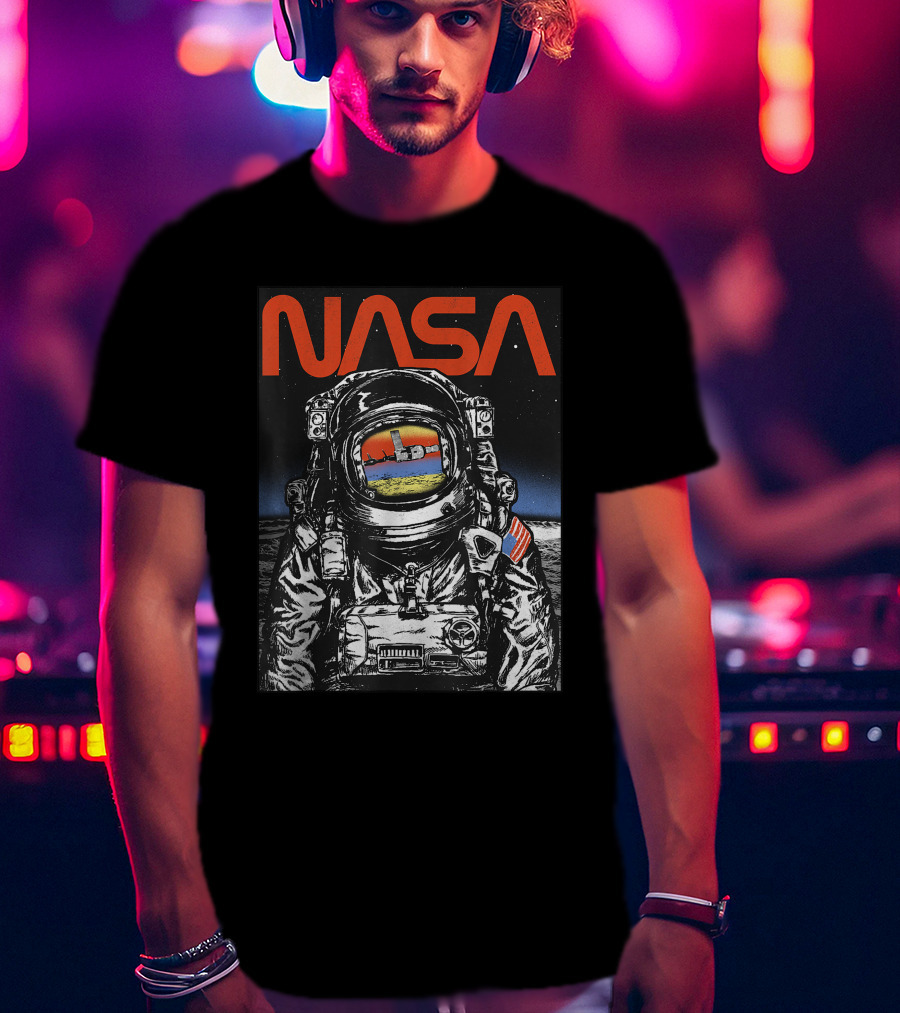 NASA Astronaut Moon Reflection Vintage Space Explorer T-Shirt