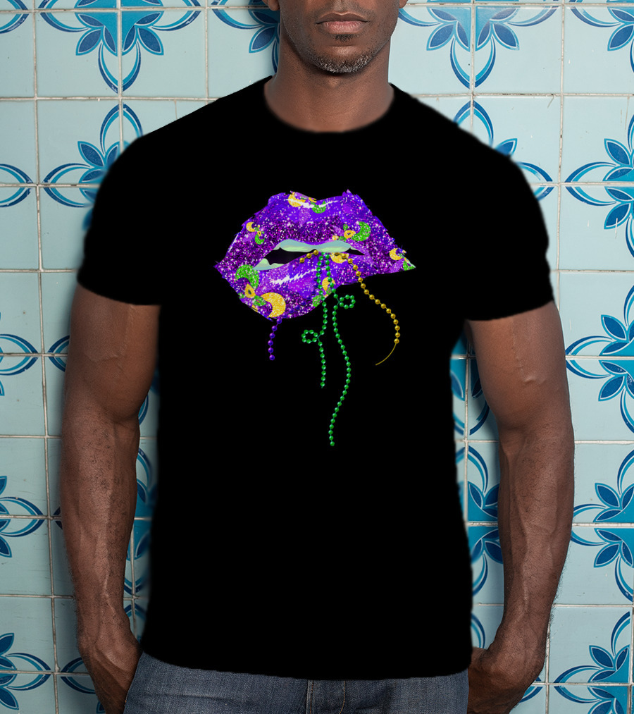 Mardi Gras Sparkling Lips With Beads Queen Carnival Purple Gold T-Shirt