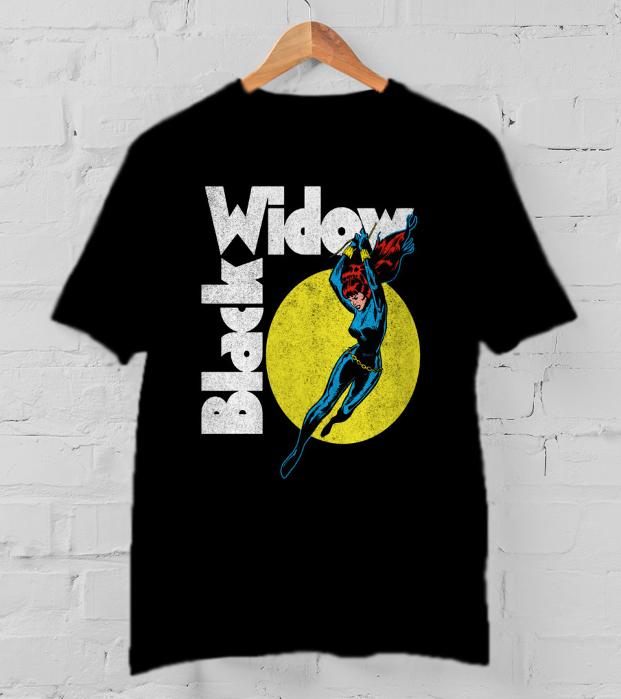 Black Widow Marvel Comic Circle Retro Heroic Pose T-Shirt