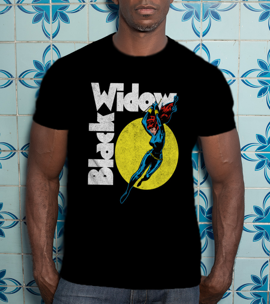 Black Widow Marvel Comic Circle Retro Heroic Pose T-Shirt
