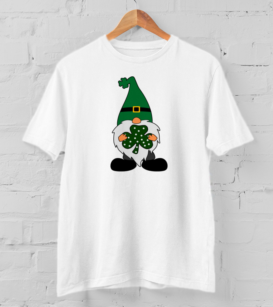 St Patricks Day Gnome With Shamrock In Green Hat T-Shirt