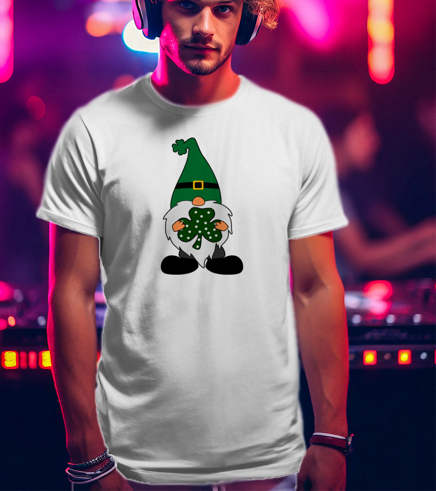 St Patricks Day Gnome With Shamrock In Green Hat T-Shirt