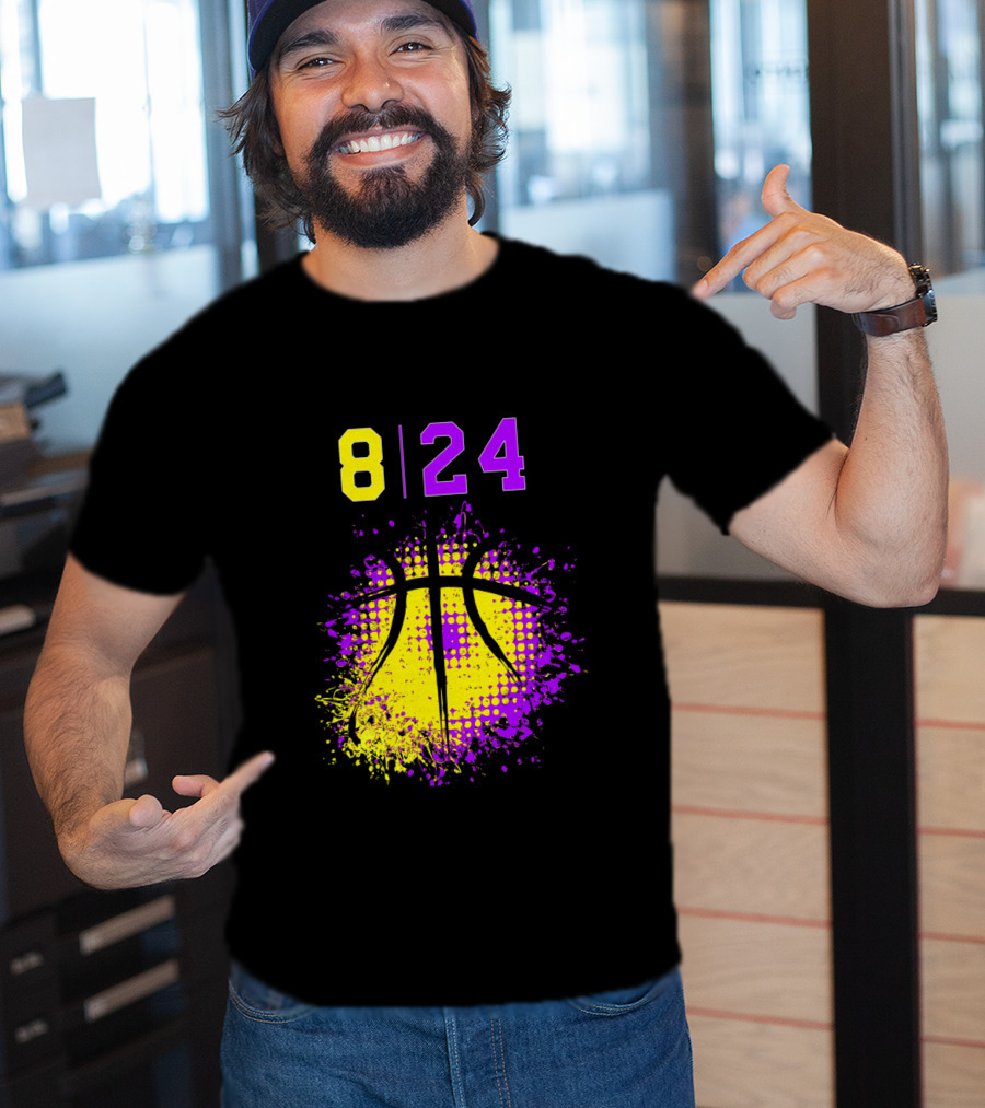 8 24 Basketball August Birthday T-Shirt